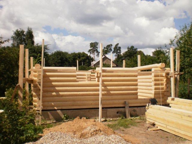 Этапы строительства деревянного дома из оцилиндрованного бревна